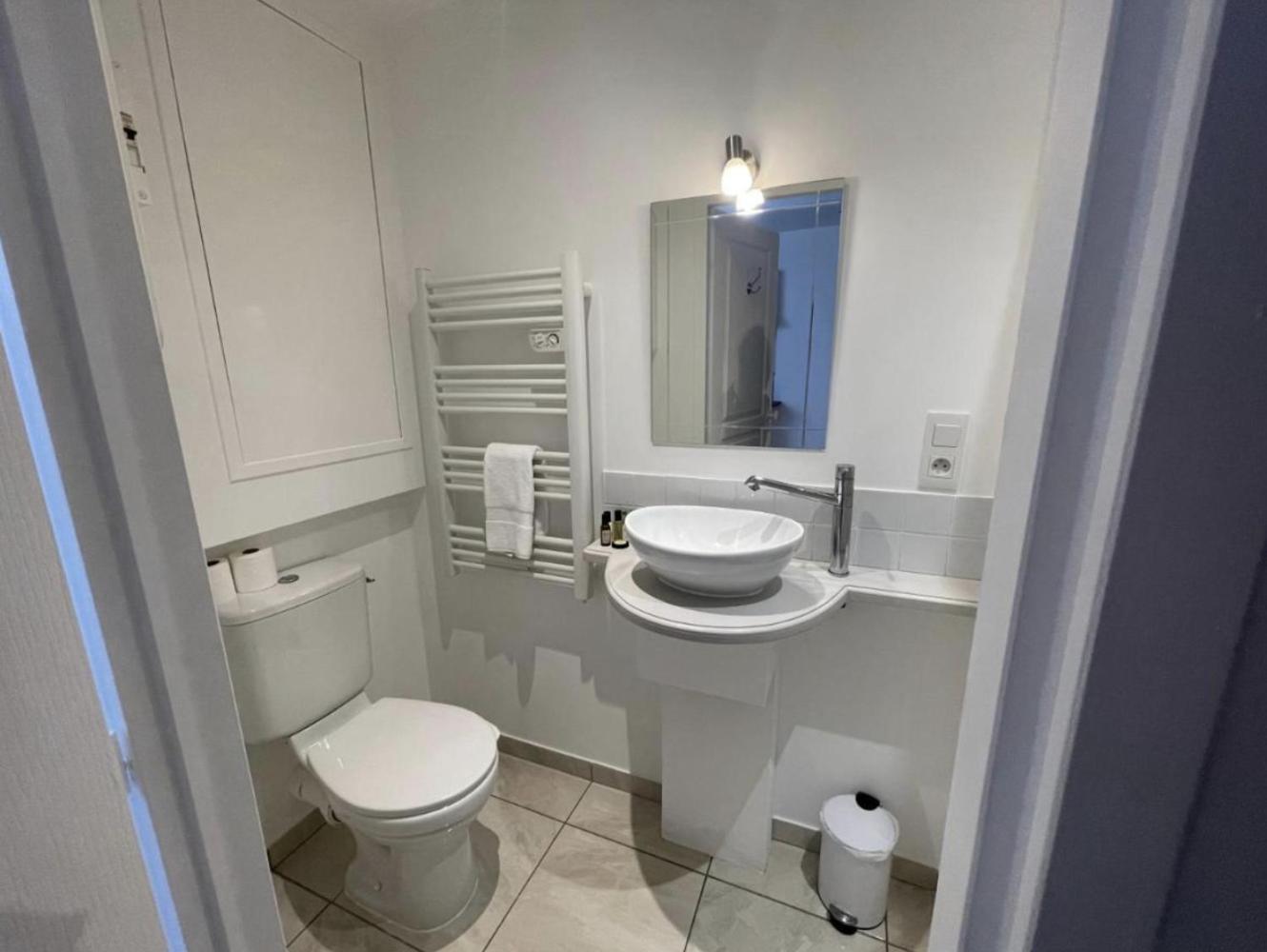 Batisse Paradis- 3 Appartements Calmes Et Elegants Au Centre Historique De Beaune Μπον Δωμάτιο φωτογραφία