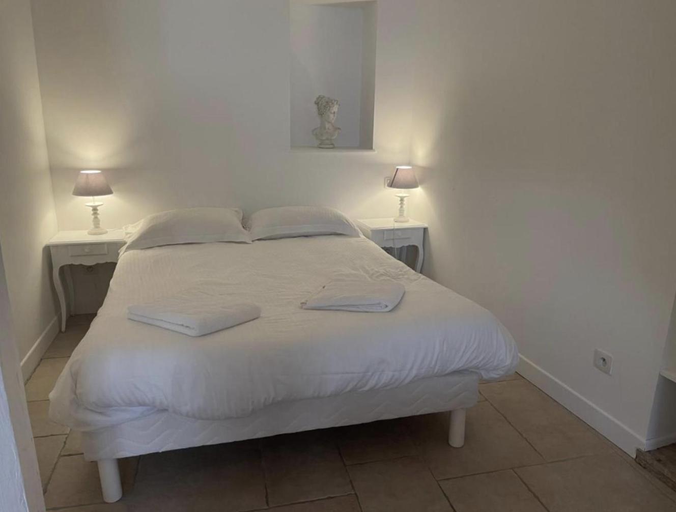 Batisse Paradis- 3 Appartements Calmes Et Elegants Au Centre Historique De Beaune Μπον Δωμάτιο φωτογραφία