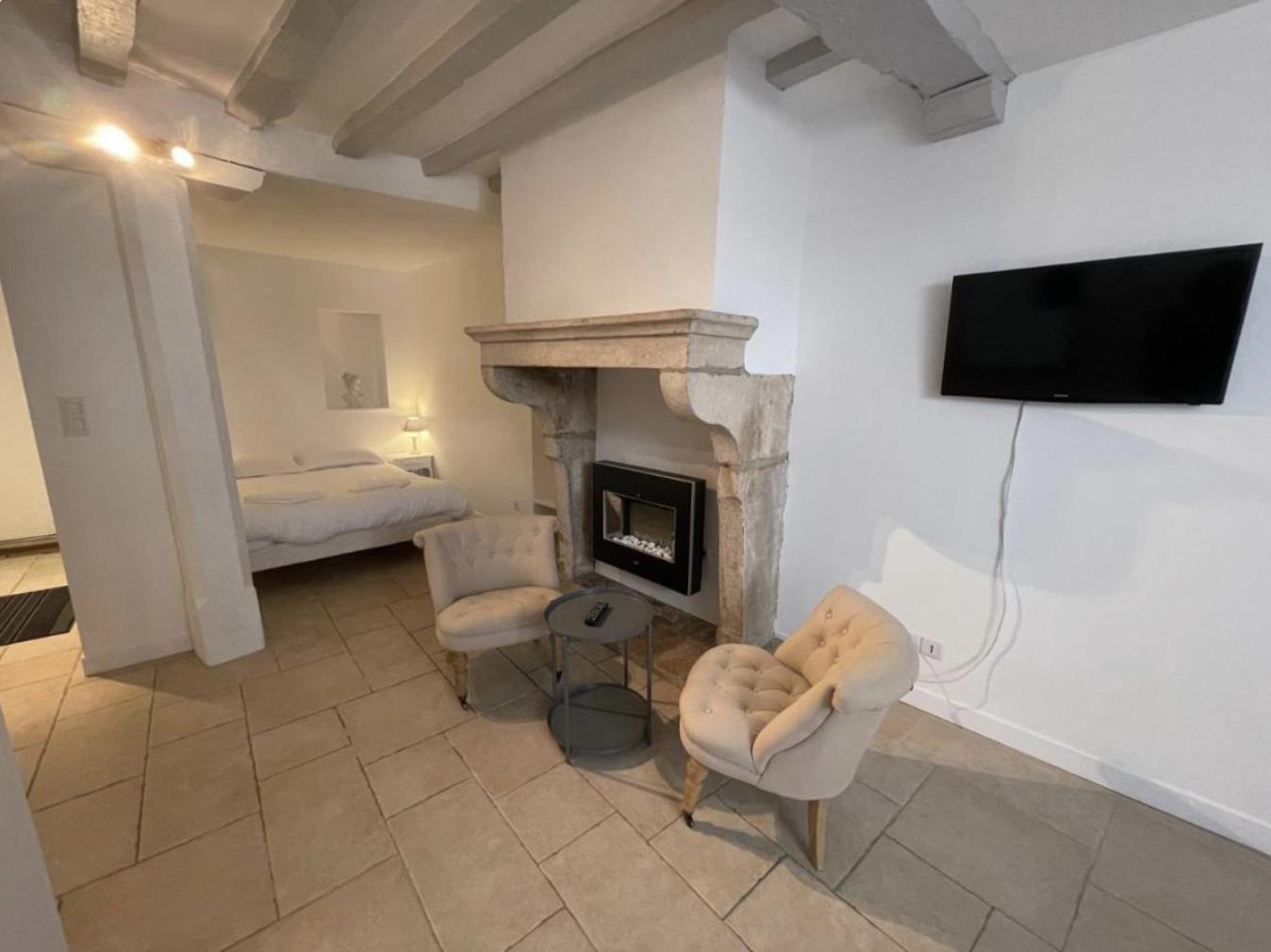 Batisse Paradis- 3 Appartements Calmes Et Elegants Au Centre Historique De Beaune Μπον Δωμάτιο φωτογραφία