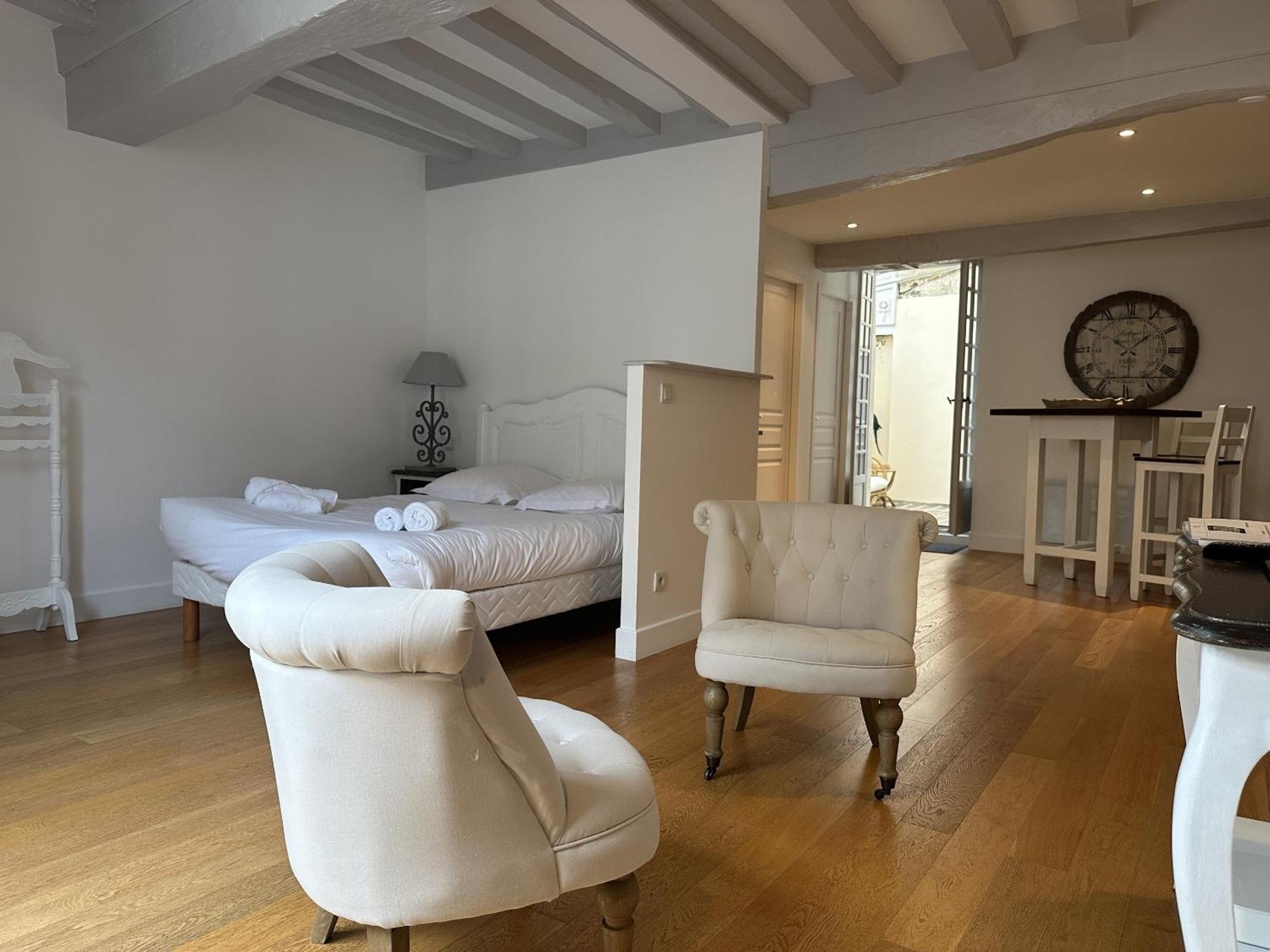 Batisse Paradis- 3 Appartements Calmes Et Elegants Au Centre Historique De Beaune Μπον Δωμάτιο φωτογραφία