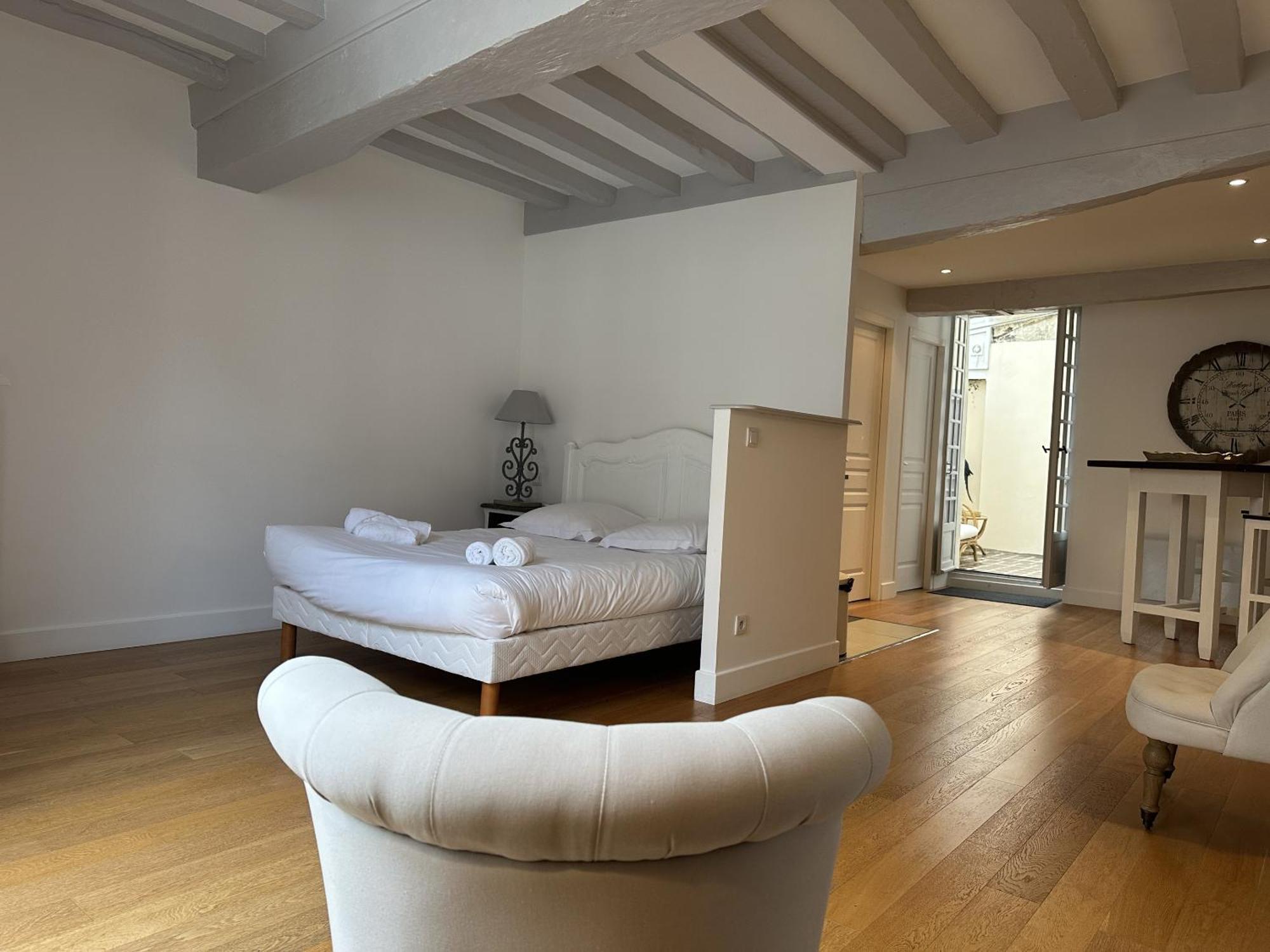 Batisse Paradis- 3 Appartements Calmes Et Elegants Au Centre Historique De Beaune Μπον Δωμάτιο φωτογραφία