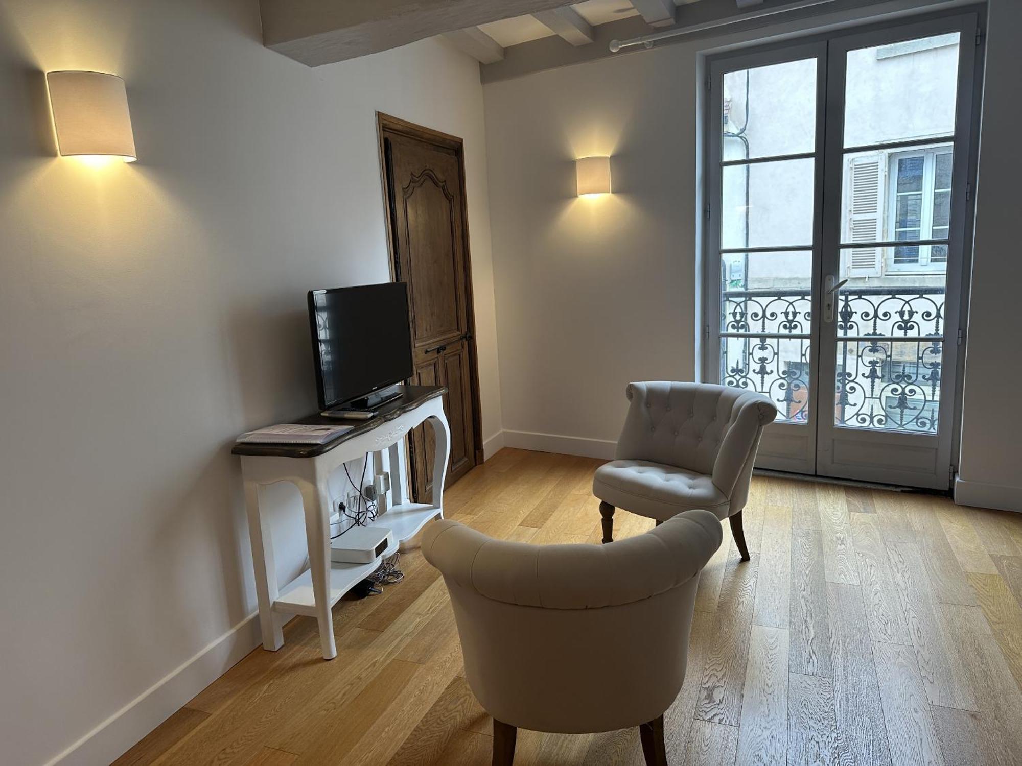 Batisse Paradis- 3 Appartements Calmes Et Elegants Au Centre Historique De Beaune Μπον Δωμάτιο φωτογραφία