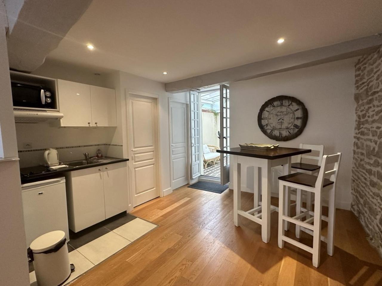 Batisse Paradis- 3 Appartements Calmes Et Elegants Au Centre Historique De Beaune Μπον Δωμάτιο φωτογραφία